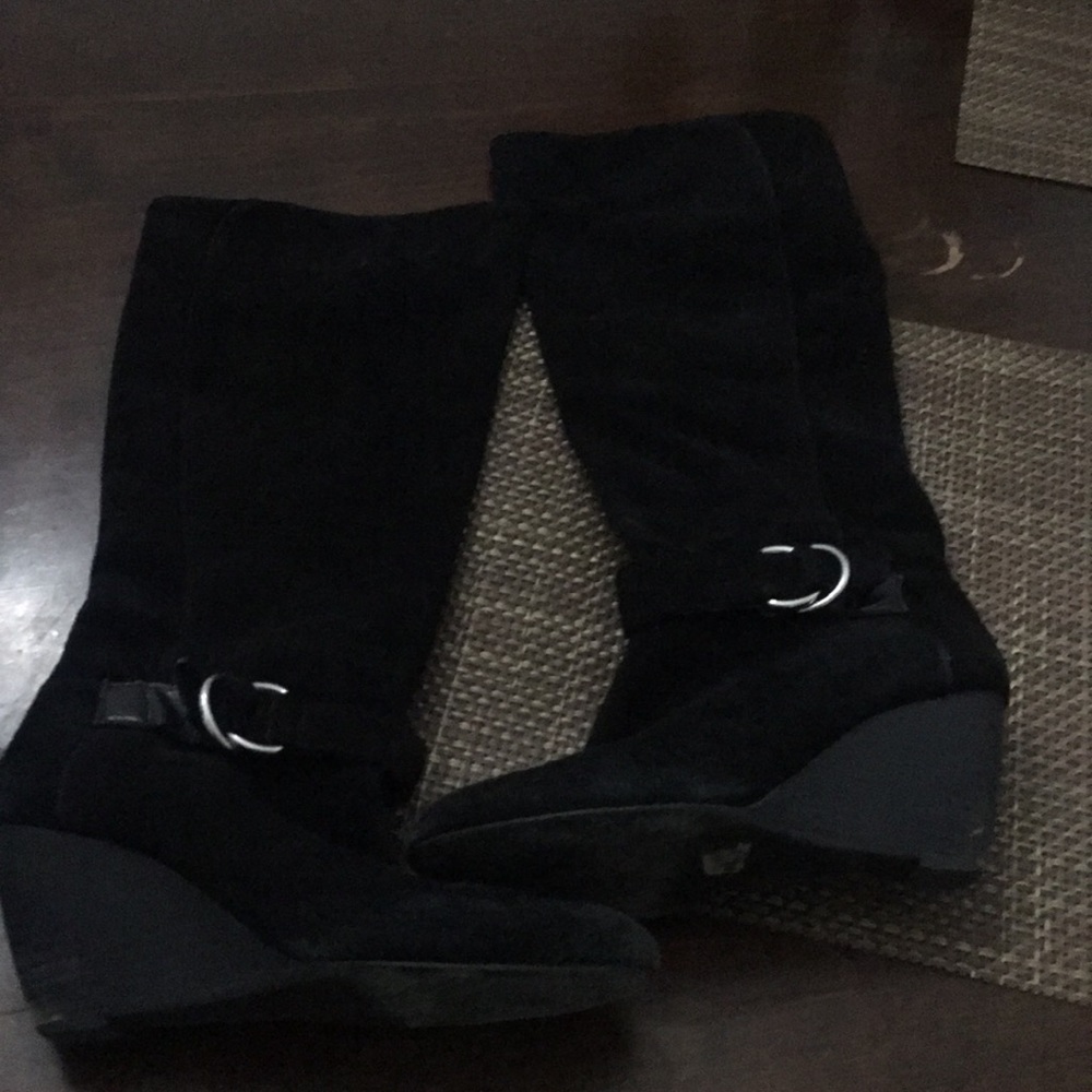 Shoes - Picture 4 of 6